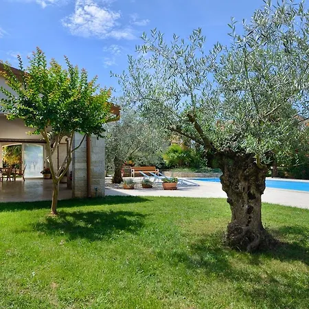 Appartement Beautiful In With Swimming Pool