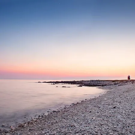 Beautiful In With Swimming Pool Apartamento Poreč