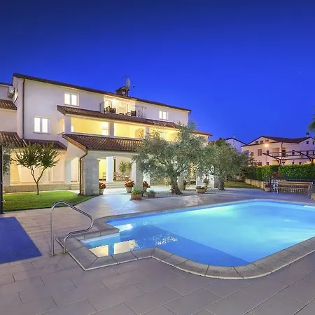 Beautiful In With Swimming Pool *